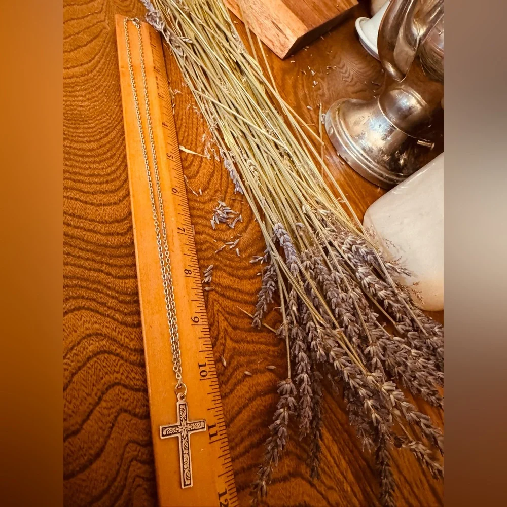 Elegant Silver & Black Color Engraved Floral Scrollwork Cross Pendant Necklace - Picture 3 of 4